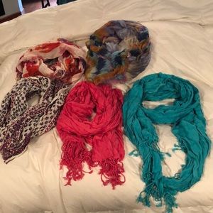 🧣Lot of 5 Scarves🧣